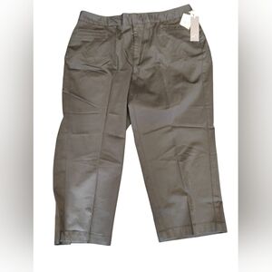 Women's Dockers Calf Length Relaxed Fit Capri Pants Size 16 NWT